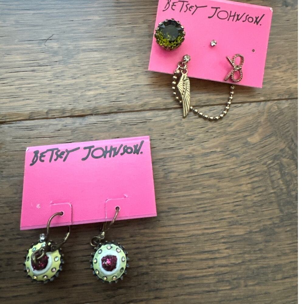 Betsey Johnson Earrings Tart Custard Cupcake & Feather Bow Set NWT